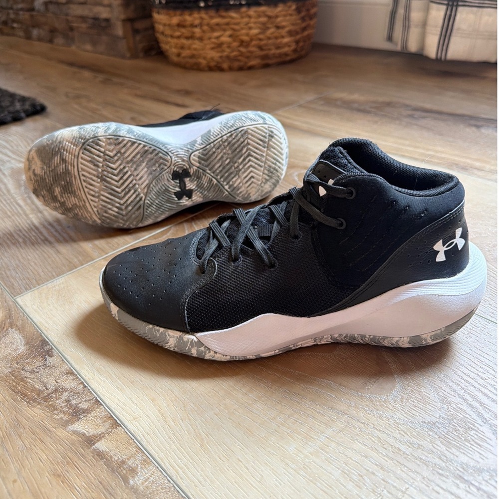 Under Armour UA GS Jet '21 Basketball Sneakers Black/White 6Y 3024794-001 Shoes